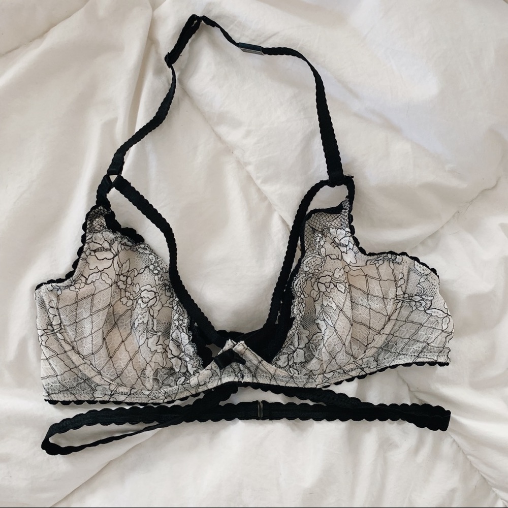 NWT Victoria’s Secret Very Sexy Lace Halter Bra